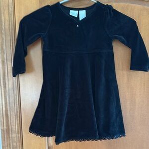 Heirlooms Girls Black Velvety A-Line Dress with Ruffled Hem Back bow small